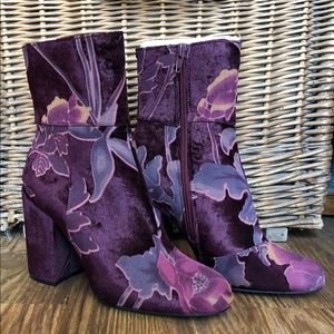 Steve Madden Grand Bootie Size 6